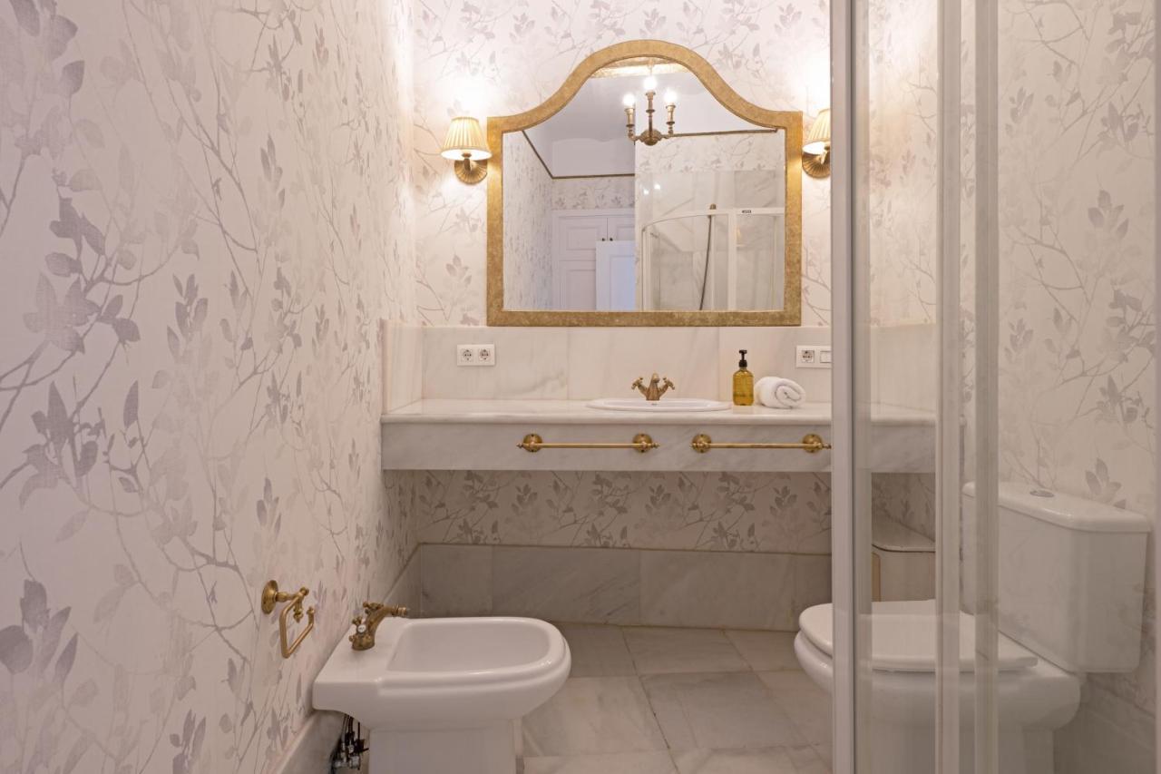 סביליה Suites Maestranza - Puerta Del Arenal By Magno Apartments מראה חיצוני תמונה
